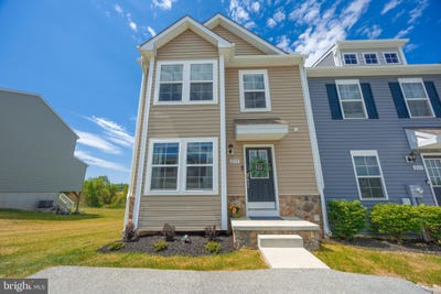 /international/us/239-homestead-drive-hanover-pa-110108350969/