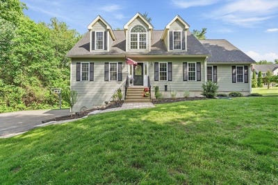 /international/us/104-gilchrest-street-lunenburg-ma-110108341553/