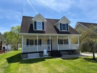 /international/us/42-may-street-auxier-ky-110107305652/