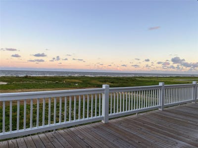 /international/us/512-caplen-shores-circle-port-bolivar-tx-110104781984/