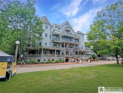 /international/us/1-pratt-avenue-chautauqua-ny-110100466804/