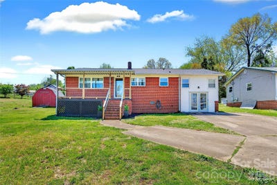 /international/us/85-bostic-street-marion-nc-110107243828/