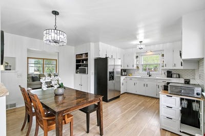 /international/us/107-s-main-street-pardeeville-wi-110100861845/