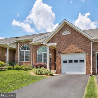 /international/us/233-n-view-circle-warrenton-va-110108910910/