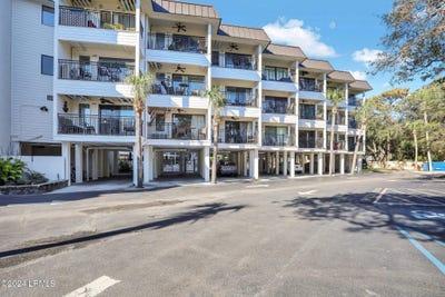 /international/us/23-s-forest-beach-drive-hilton-head-island-sc-110096199400/