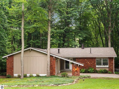 /international/us/4248-baywood-drive-traverse-city-mi-110101340259/