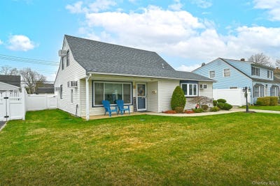 /international/us/232-old-farm-road-levittown-ny-110106169144/