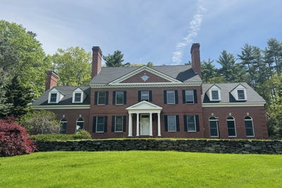 /international/us/20-freeman-court-windham-me-110108204978/