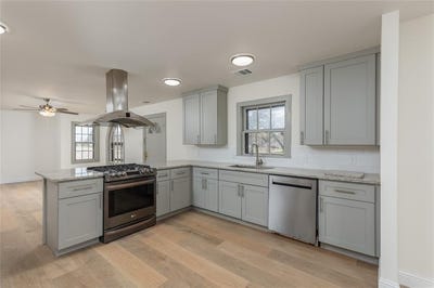 /international/us/833-w-live-oak-street-jacksboro-tx-110105845386/