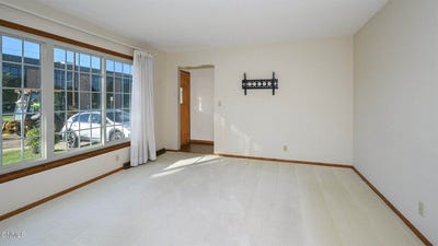 /international/us/402-divide-avenue-bismarck-nd-110120514091/