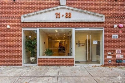 /international/us/7133-162nd-street-fresh-meadows-ny-110106816662/