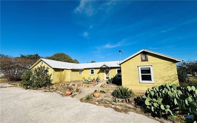 /international/us/505-s-4th-street-lometa-tx-110104850550/