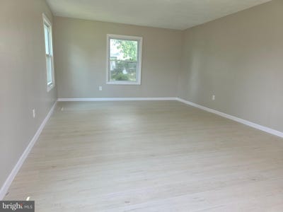 /international/us/125-bayberry-lane-willingboro-nj-110099131775/