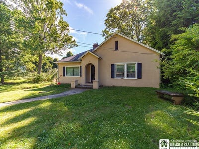 /international/us/25-houston-avenue-jamestown-ny-110108857951/