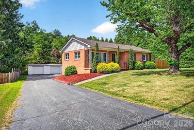 /international/us/204-oak-grove-road-east-flat-rock-nc-110108235695/