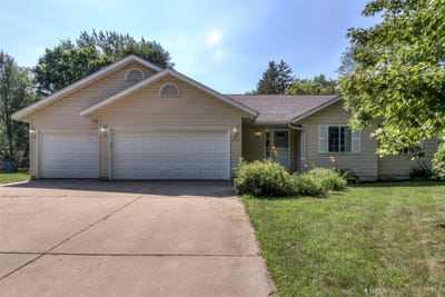 /international/us/2728-pine-view-road-eau-claire-wi-110109661993/