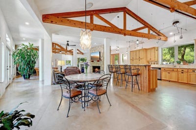 /international/us/200-raincloud-approximately-10-acres-wimberley-tx-110099477669/