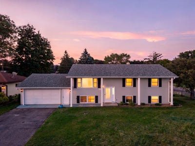 /international/us/2162-maple-lane-e-maplewood-mn-110109138517/
