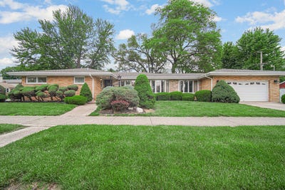 /international/us/9259-s-springfield-avenue-evergreen-park-il-110108345415/