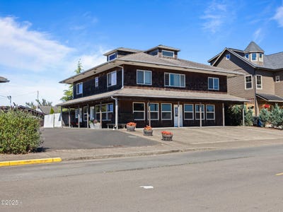 /international/us/220-nw-spring-street-waldport-or-110106448600/