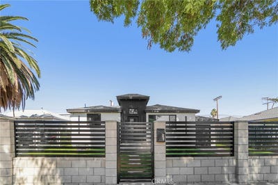 /international/us/14235-burton-panorama-city-ca-110110370921/