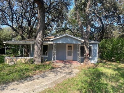 /international/us/508-n-nueces-st-camp-wood-tx-110106581140/