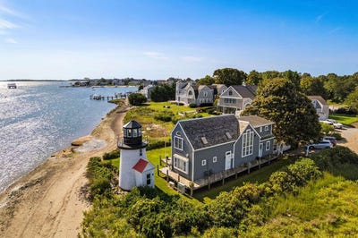 /international/us/107-channel-point-road-hyannis-ma-110100352510/