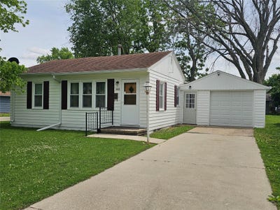 /international/us/2423-mckinley-street-perry-ia-110108352767/