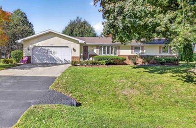 /international/us/1596-oakridge-court-menasha-wi-110110375281/