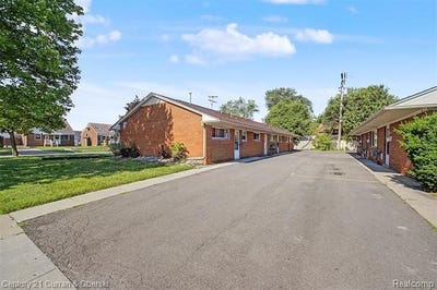 /international/us/4222-drouillard-street-lincoln-park-mi-110109113746/