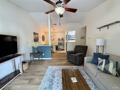 /international/us/2299-scenic-hwy-pensacola-fl-110106758675/