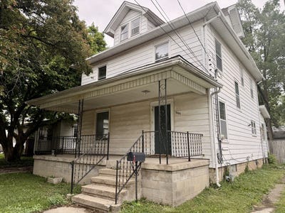 /international/us/1005-e-main-street-clinton-il-110108060805/