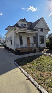 /international/us/907-w-2nd-street-rock-falls-il-110107254761/