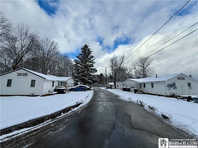 /international/us/1-8-court-street-portville-ny-110103435146/