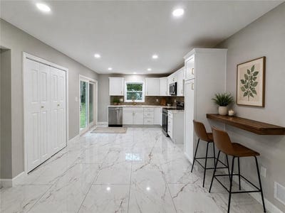 /international/us/605-ne-douglas-street-lee-s-summit-mo-110109516381/