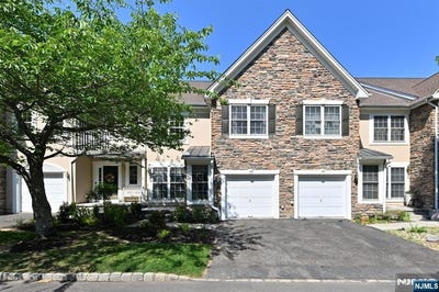 /international/us/32-rosewood-court-haledon-nj-110108347280/