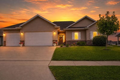 /international/us/1812-w-3rd-street-pella-ia-110109276749/