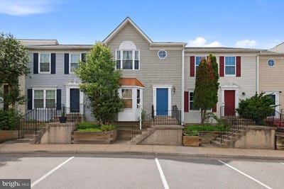/international/us/305-moseby-court-manassas-park-va-110108391999/