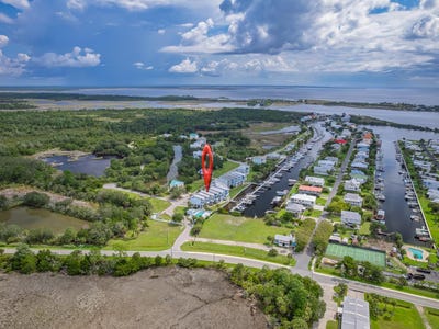 /international/us/19-harbour-point-drive-crawfordville-fl-110109945009/