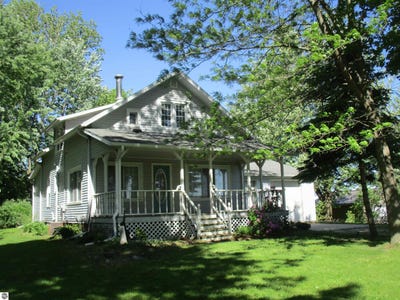 /international/us/621-wright-street-breckenridge-mi-110108447865/