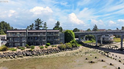 /international/us/1220-bay-st-florence-or-110109007063/