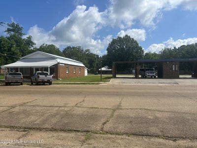 /international/us/307-e-main-street-centreville-ms-110108440172/