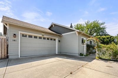 /international/us/141-alta-lane-central-point-or-110107881739/
