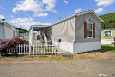 /international/us/6-susan-street-beacon-falls-ct-110109024296/