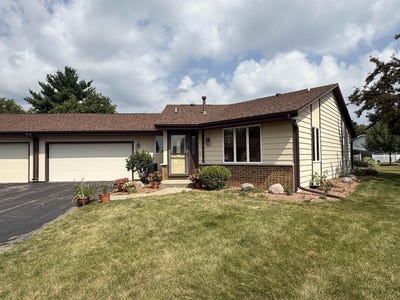 /international/us/1607-holly-drive-janesville-wi-110101427713/