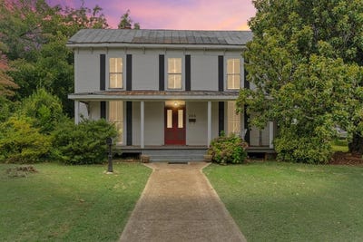 /international/us/304-w-sycamore-street-chase-city-va-110106277664/