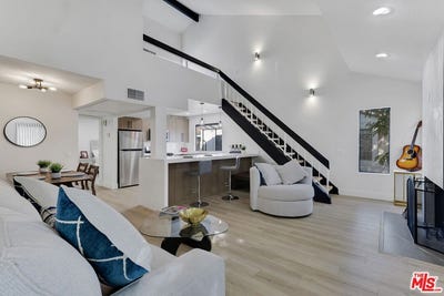 /international/us/8221-langdon-ave-van-nuys-ca-110108168384/