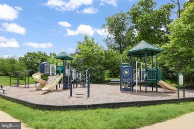 /international/us/21016-courtland-village-drive-leesburg-va-110100805988/