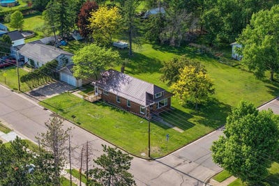 /international/us/424-maple-street-nekoosa-wi-110108336876/