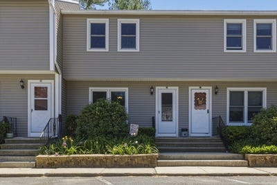 /international/us/1430-russell-rd-westfield-ma-110108582852/